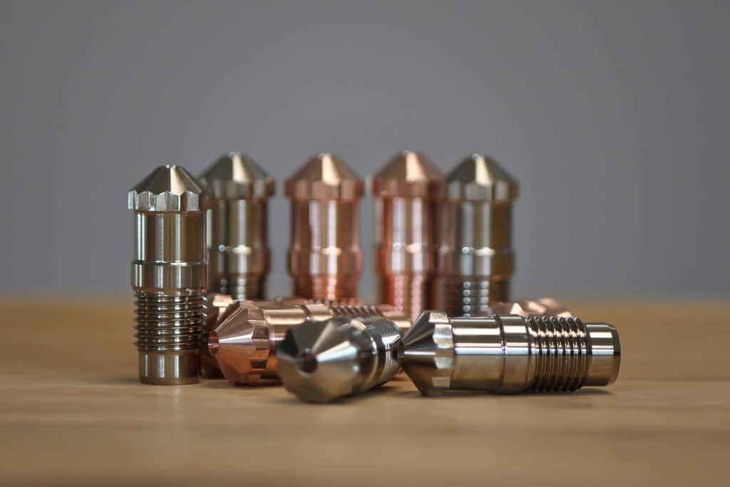 Kleine Bauteile aus Buntmetall chemisch vernickelt