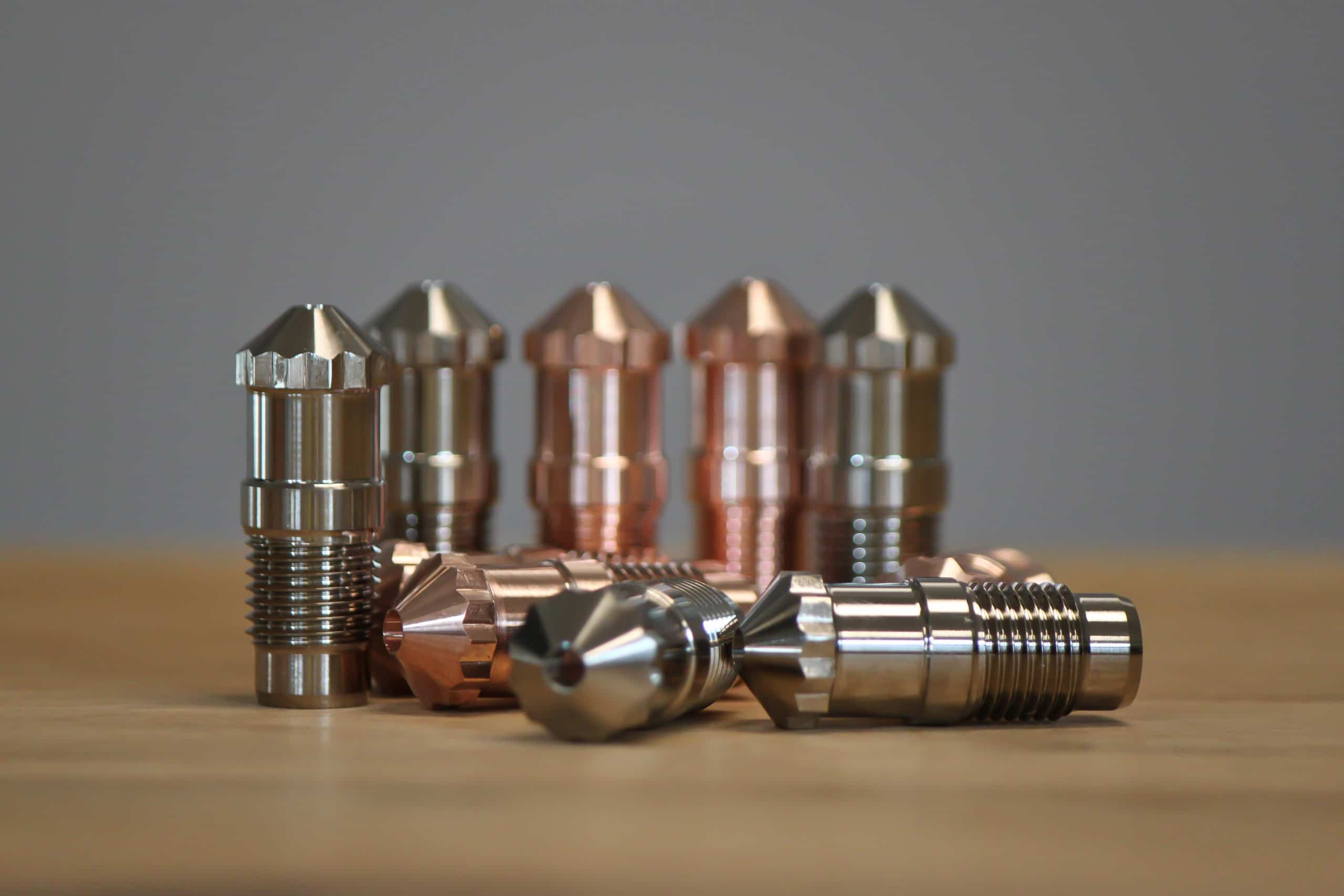 Kleine Bauteile aus Buntmetall chemisch vernickelt